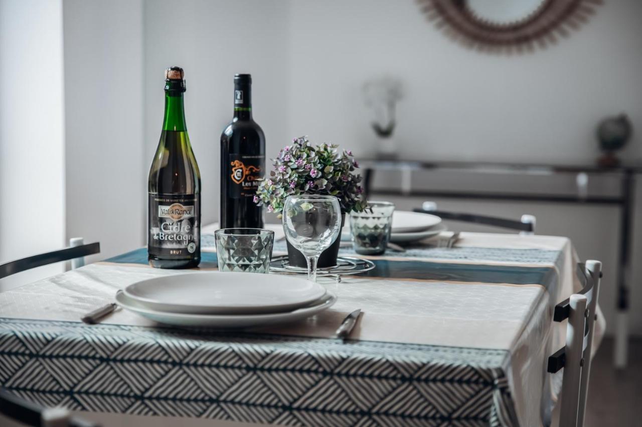 Superbe Appartement Avec Terrasse Au Calme Ernée Esterno foto