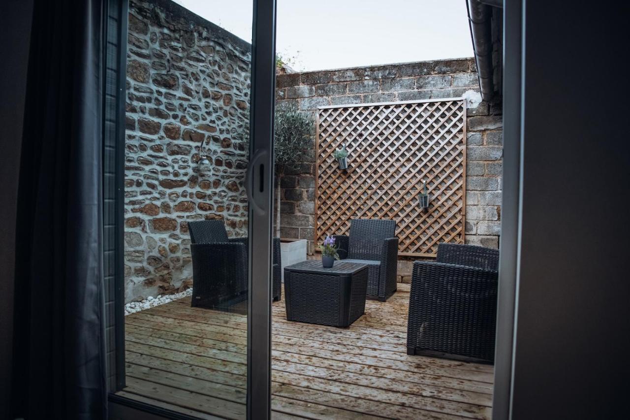 Superbe Appartement Avec Terrasse Au Calme Ernée Esterno foto