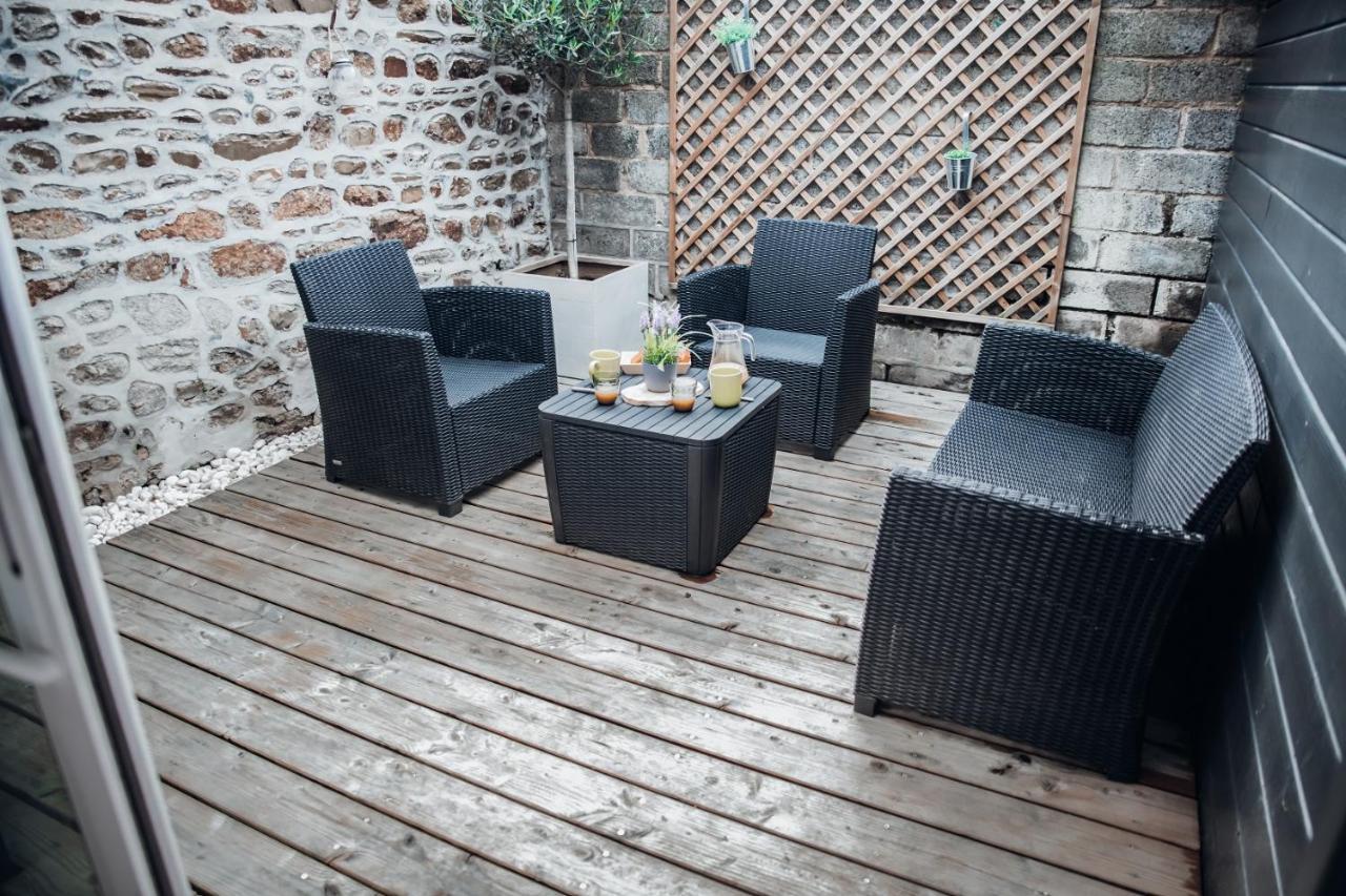 Superbe Appartement Avec Terrasse Au Calme Ernée Esterno foto